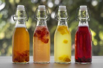 26ECU30_still-life-kombucha-bottle (1)-1