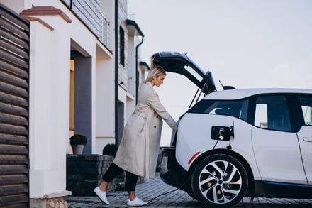 Op reis met de elektrische wagen - Freepik